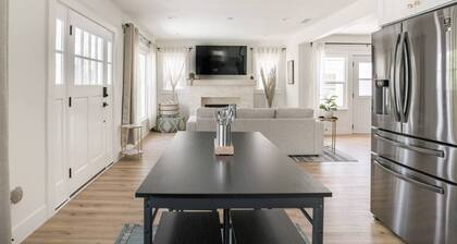 Charming Hollywood Bungalow with Private Parking