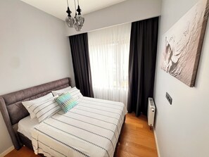 6 bedrooms, in-room safe, iron/ironing board, WiFi