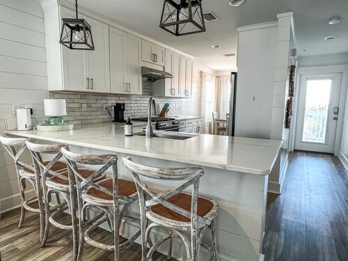 GULF VIEW! 🌊☀️Steps from beach!! 3 bedroom 3.5 bath