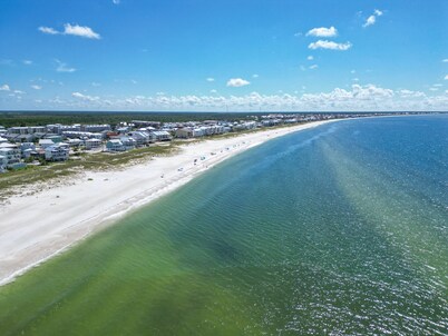 GULF VIEW! 🌊☀️Steps from beach!! 3 bedroom 3.5 bath