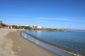 Beach nearby - Julia's Beach Studio, family-friendly by the sea, with XL terrace, sea panorama (Marpissa)