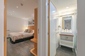 Appartement (1 Bedroom) | 1 slaapkamer, geluiddichte muren, een strijkplank/strijkijzer