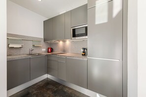 Apartamento familiar, 2 habitaciones | Cocina privada | Microondas, cafetera o tetera y hervidor eléctrico