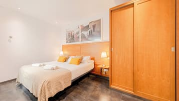 1 bedroom, soundproofing, iron/ironing board, bed sheets