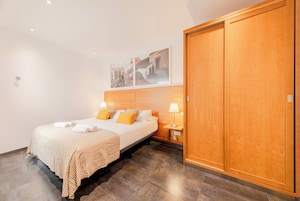 1 chambre, chambres insonorisées, fer et planche à repasser