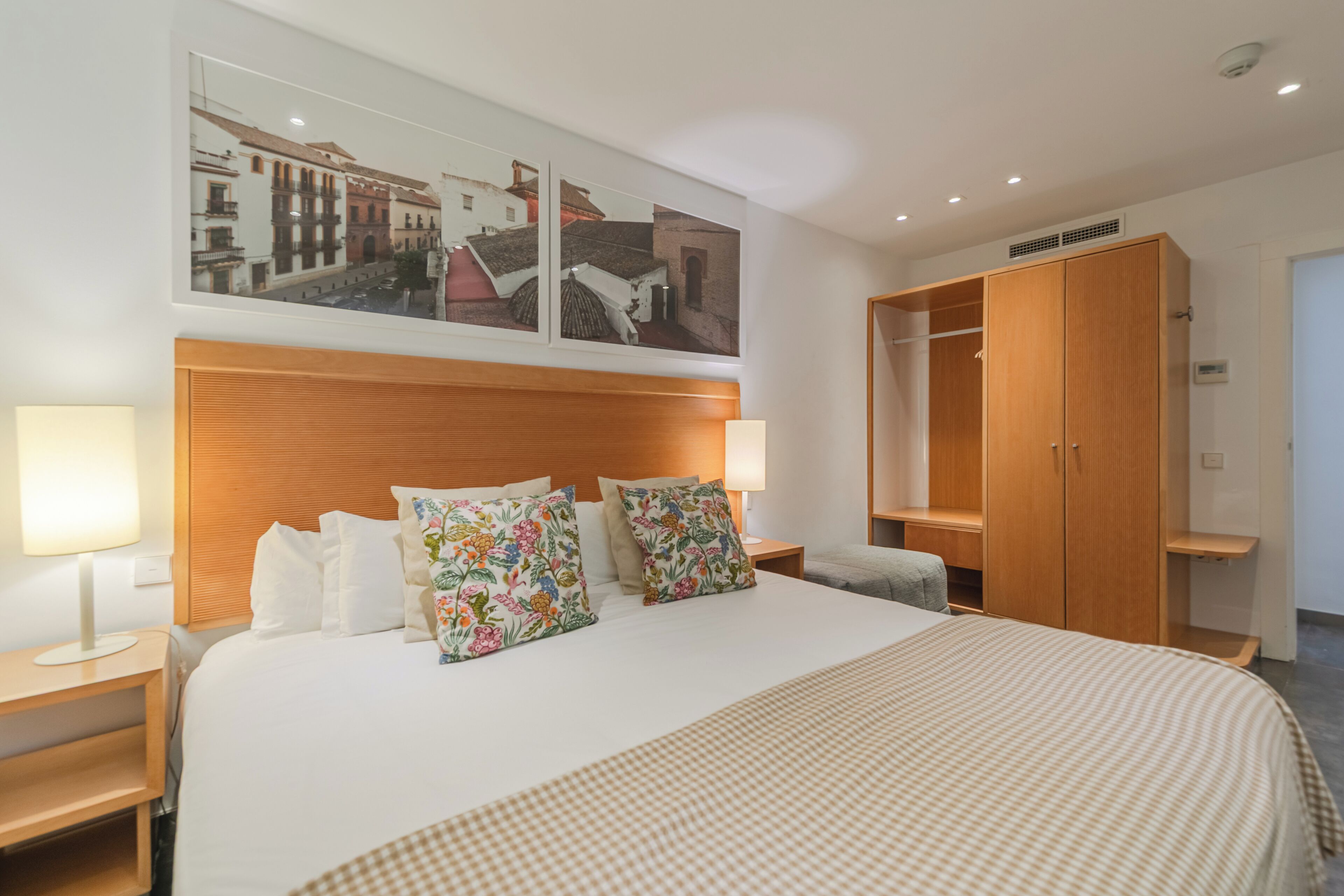 Apartment (1 Bedroom) | 1 bedroom, soundproofing, iron/ironing board, bed sheets