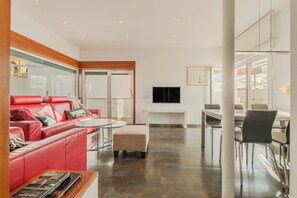 Appartement Familial, 2 chambres | Coin séjour | Télévision