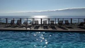 A poolside area with lounge chairs and a view of the ocean. - WorldMark Depoe Bay - 3 Bedroom Phase 1 (Depoe Bay)