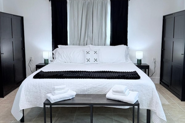 1 camera, ferro/asse da stiro, Wi-Fi, lenzuola