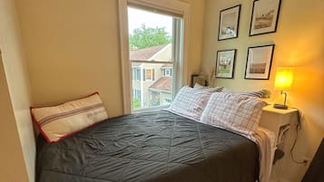 1 habitación, tabla de planchar con plancha, wifi gratis y ropa de cama
