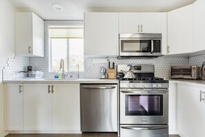 Casa, vista a la montaña (3 Bedrooms) | Cocina privada | Refrigerador, microondas, horno y parrilla de estufa 