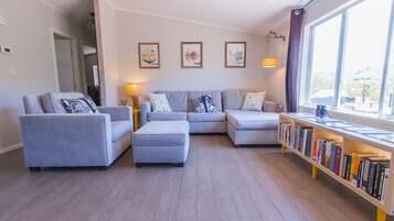 3 bedrooms, iron/ironing board, bed sheets