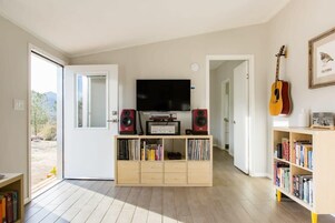 House (3 Bedrooms) | Living area | Stereo