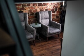 Chambre Triple, vue ville | Literie de qualité supérieure, couette en duvet d'oie, bureau