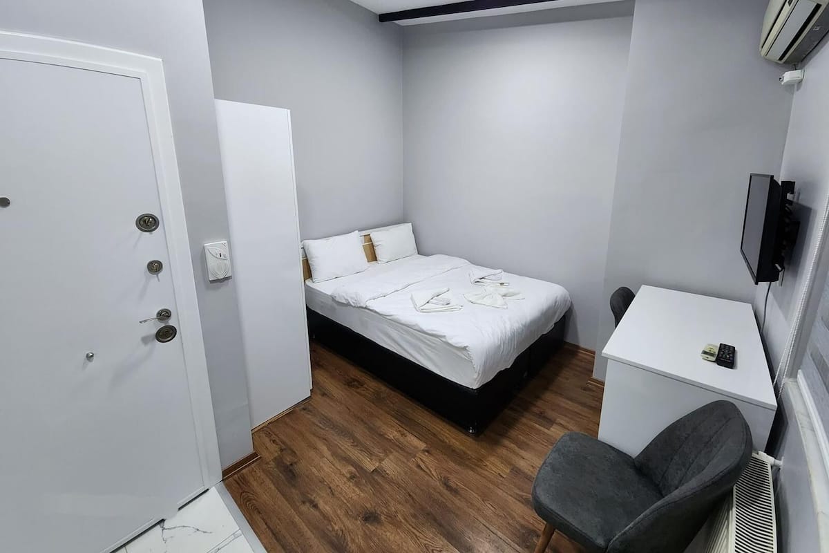 Classic Room | 1 bilik tidur, peralatan tempat tidur premium, gebar bulu kapas, meja