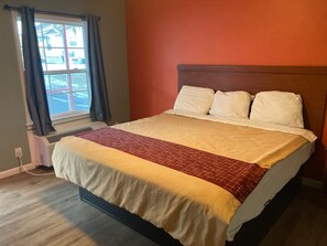 Phòng, 1 giường cỡ king, hút thuốc | Truy cập Internet không dây miễn phí, bộ trải giường