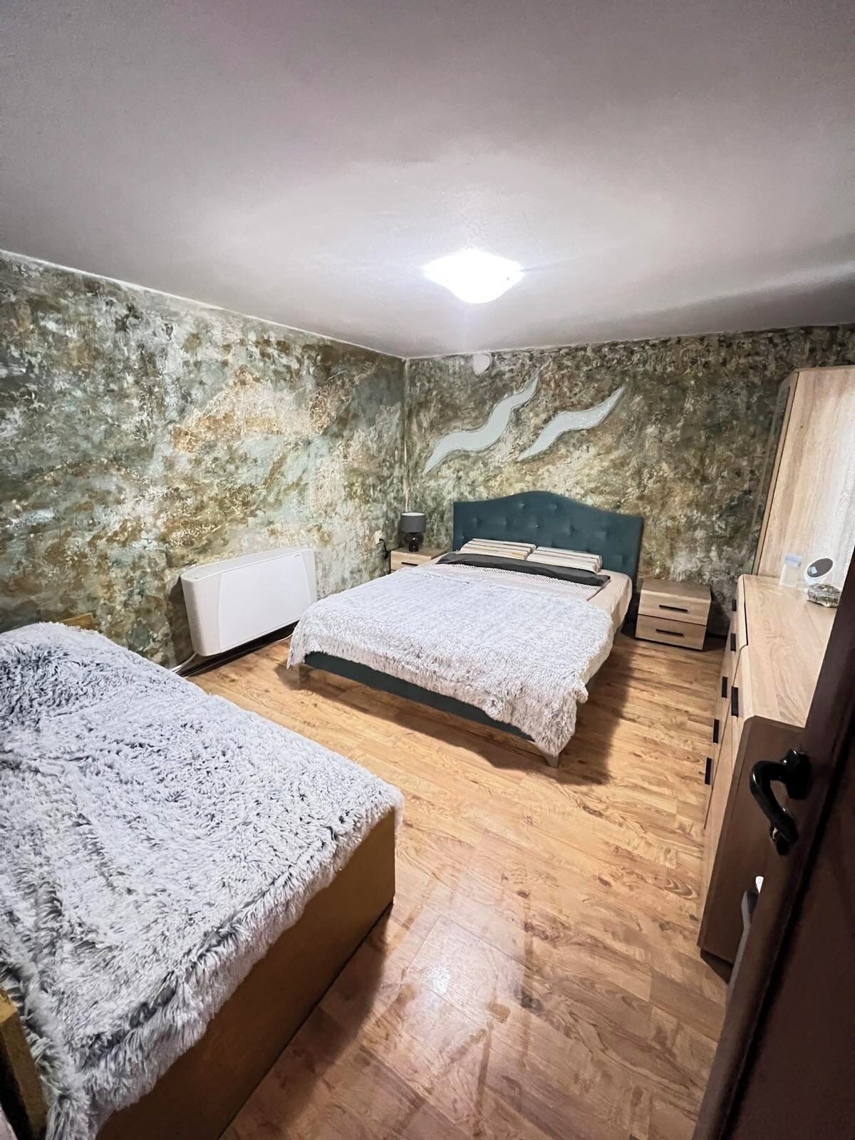 6 chambres, fer et planche à repasser, Wi-Fi, draps fournis