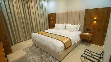 Comfort Apartment, 3 Bedrooms | 2 bedrooms, in-room safe, blackout curtains, iron/ironing board