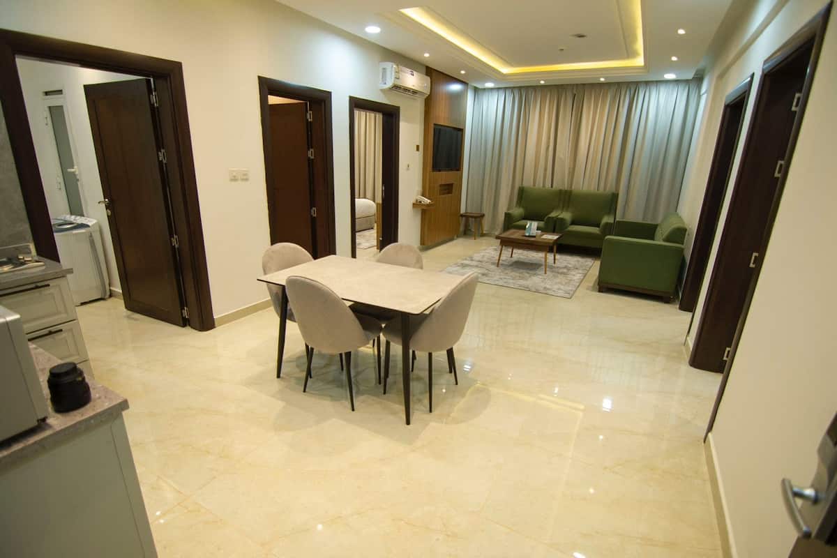 Comfort Apartment, 3 Bedrooms | 2 bedrooms, in-room safe, blackout drapes, iron/ironing board