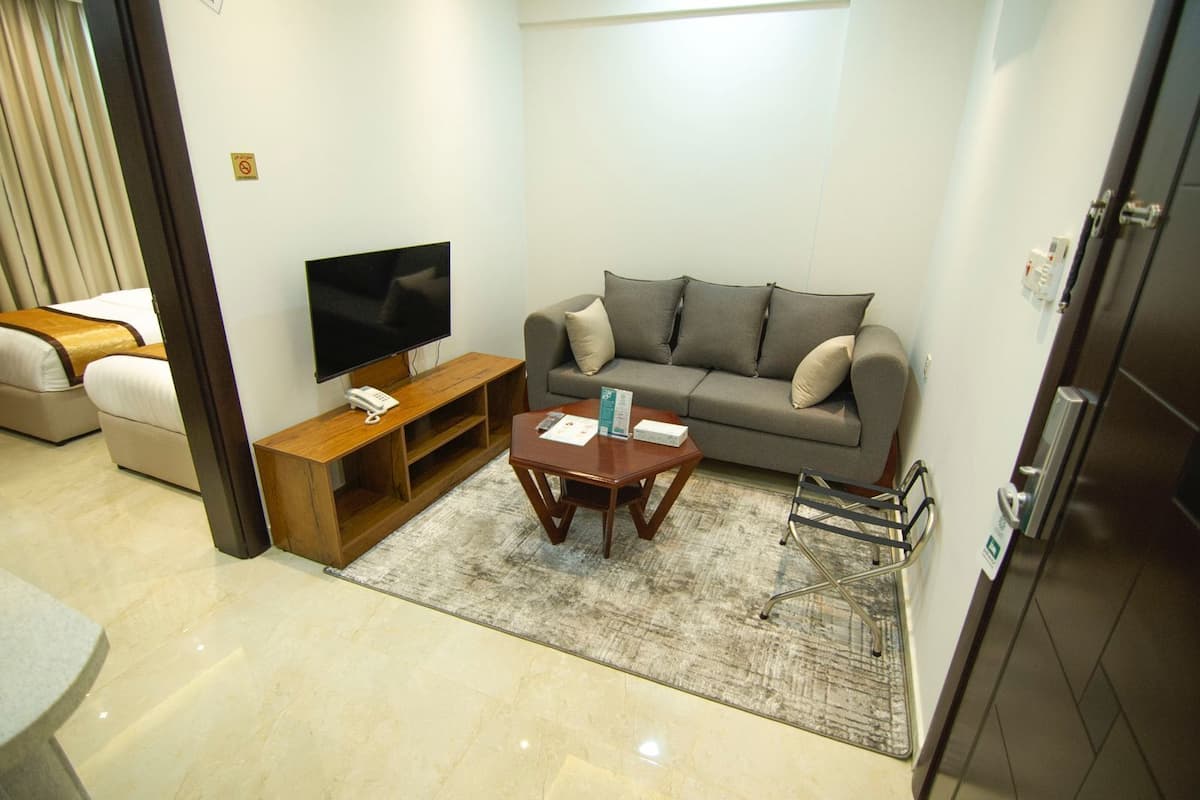 2 bedrooms, in-room safe, blackout drapes, iron/ironing board