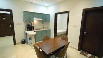 Comfort Apartment, 3 Bedrooms | Private kitchen | Mini-fridge, microwave, stovetop, electric kettle