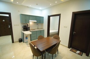 Comfort-Apartment, 3 Schlafzimmer | Eigene Küche | Mini-Kühlschrank, Mikrowelle, Herdplatte, Wasserkocher