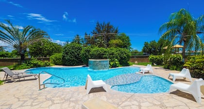 PALMA VISTA BEACHFRONT 3-bedroom Apartment with AC and WiFi in lovely Fajardo