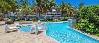 PALMA VISTA BEACHFRONT 3-bedroom Apartment with AC and WiFi in lovely Fajardo