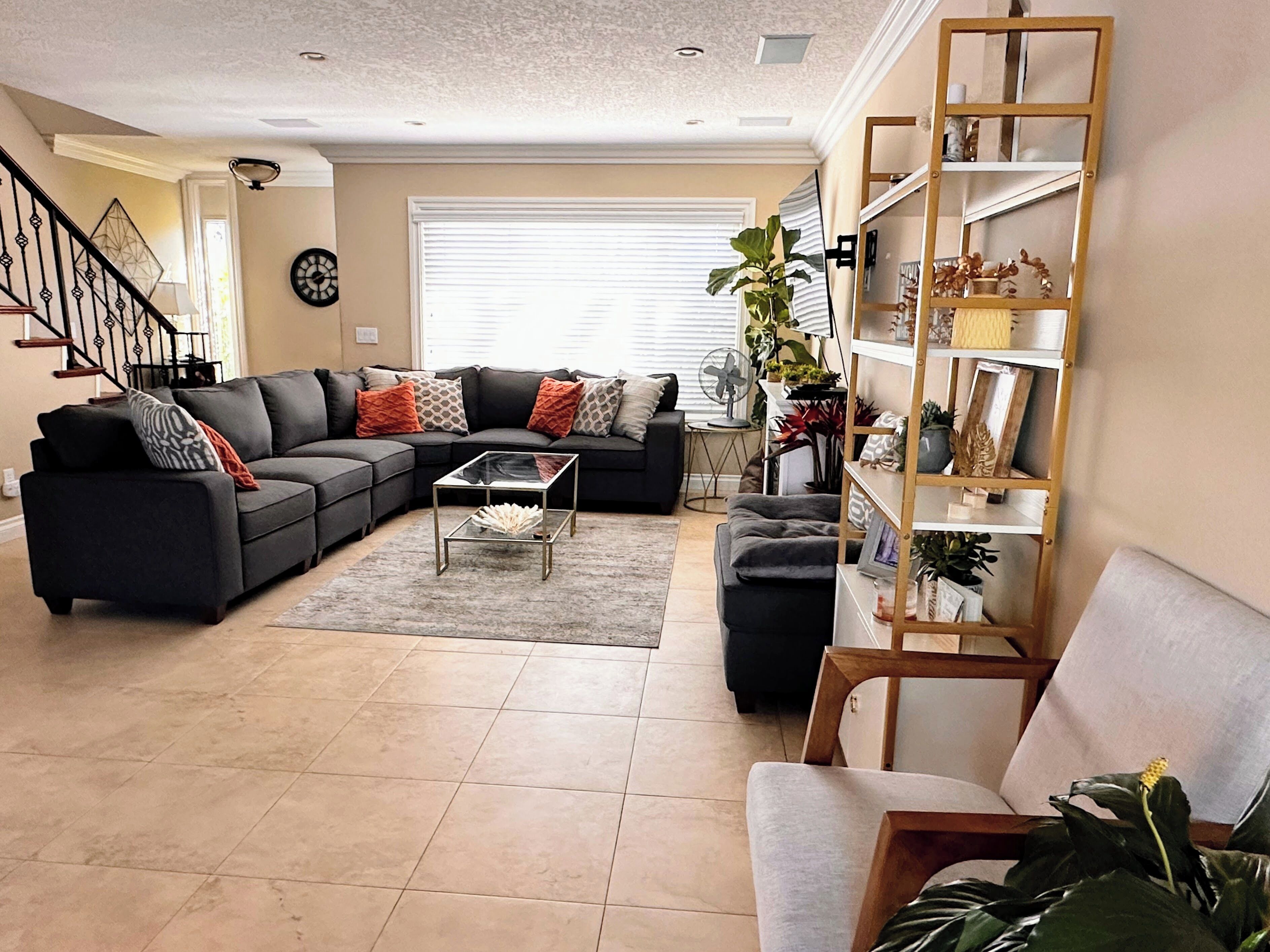 Smart TV, fireplace, DVD player, printers