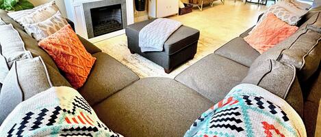 Smart TV, fireplace, DVD player, printers