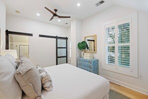 5 bedrooms, desk, iron/ironing board, free WiFi