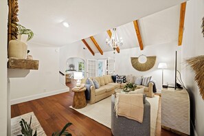 Smart TV, fireplace, offices, computer monitors - Fabulous Modern IOP Home! Pool and Hot Tub! (Isle Of Palms)