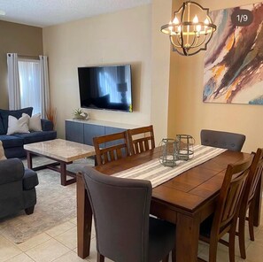Dining - Beautiful vacation home close to Disney parks. 🇺🇸🇺🇸 (Kissimmee)