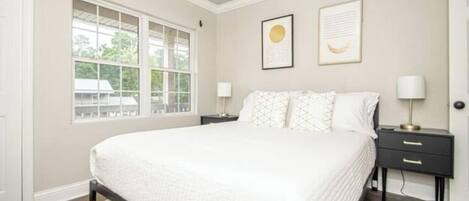 3 bedrooms, iron/ironing board, WiFi, bed sheets