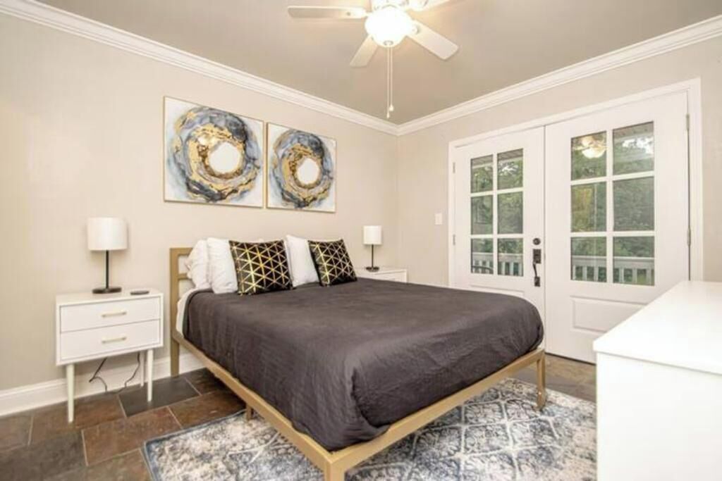 3 soverom, strykejern/-brett, wi-fi og sengetøy