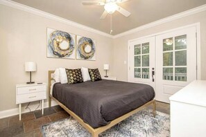 3 soverom, strykejern/-brett, wi-fi og sengetøy