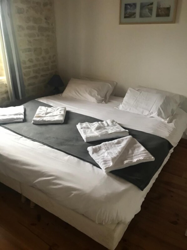 3 bedrooms, iron/ironing board, WiFi