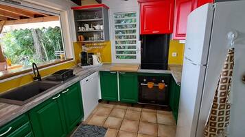 Réfrigérateur, micro-ondes, four, lave-vaisselle