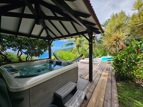 Villa Kaz in Thomy, pool and Spa Panoramic sea view of Pointe Noire bay