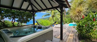 Villa Kaz in Thomy, pool and Spa Panoramic sea view of Pointe Noire bay
