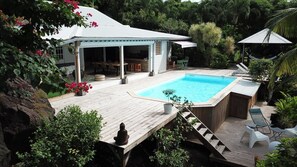 Pool - Villa Kaz in Thomy, pool and Spa Panoramic sea view of Pointe Noire bay (Pointe-Noire)