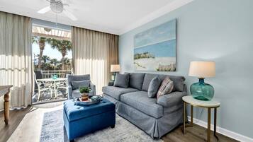 公寓客房, 多張床 (Gulf Place Cabanas 210- Gulf View) | 起居區