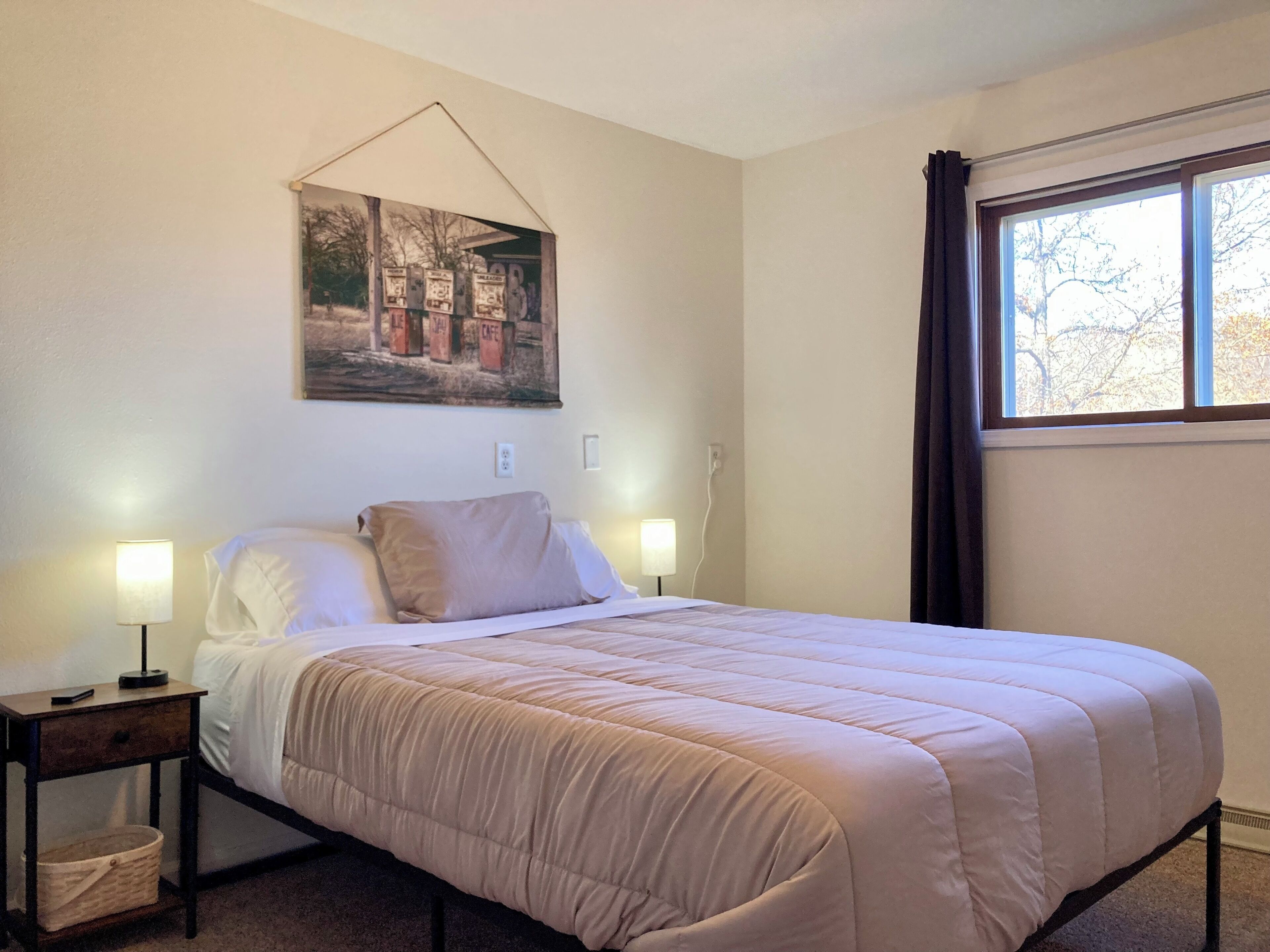 4 多间卧室、办公桌、WiFi、床单