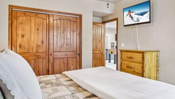 House, Multiple Beds, Hot Tub, Mountain View (Granby Escapes)