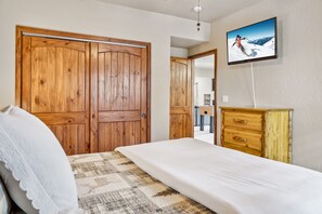 Huis, Meerdere bedden, bubbelbad, uitzicht op bergen (Granby Escapes) | 5 slaapkamers, individueel gedecoreerd, individueel gemeubileerd