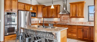 Granby Escapes Luxury 5 Bdr!