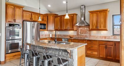Granby Escapes Luxury 5 Bdr!