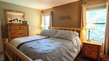 Condo, Multiple Beds, Hot Tub, Mountain View (Quiet Cozy Fraser Getaway) | 2 bedrooms, individually decorated, individually furnished, bed sheets