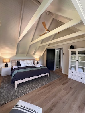 2 bedrooms, desk, iron/ironing board, free WiFi - Cottage Hill Creek: guest house near beach & bush (MacMasters Beach)