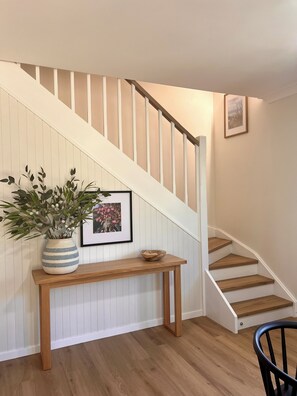 Interior - Cottage Hill Creek: guest house near beach & bush (MacMasters Beach)